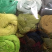 DHG Wool Tops Sampler 9 Selected Colours GREENS 19 micron